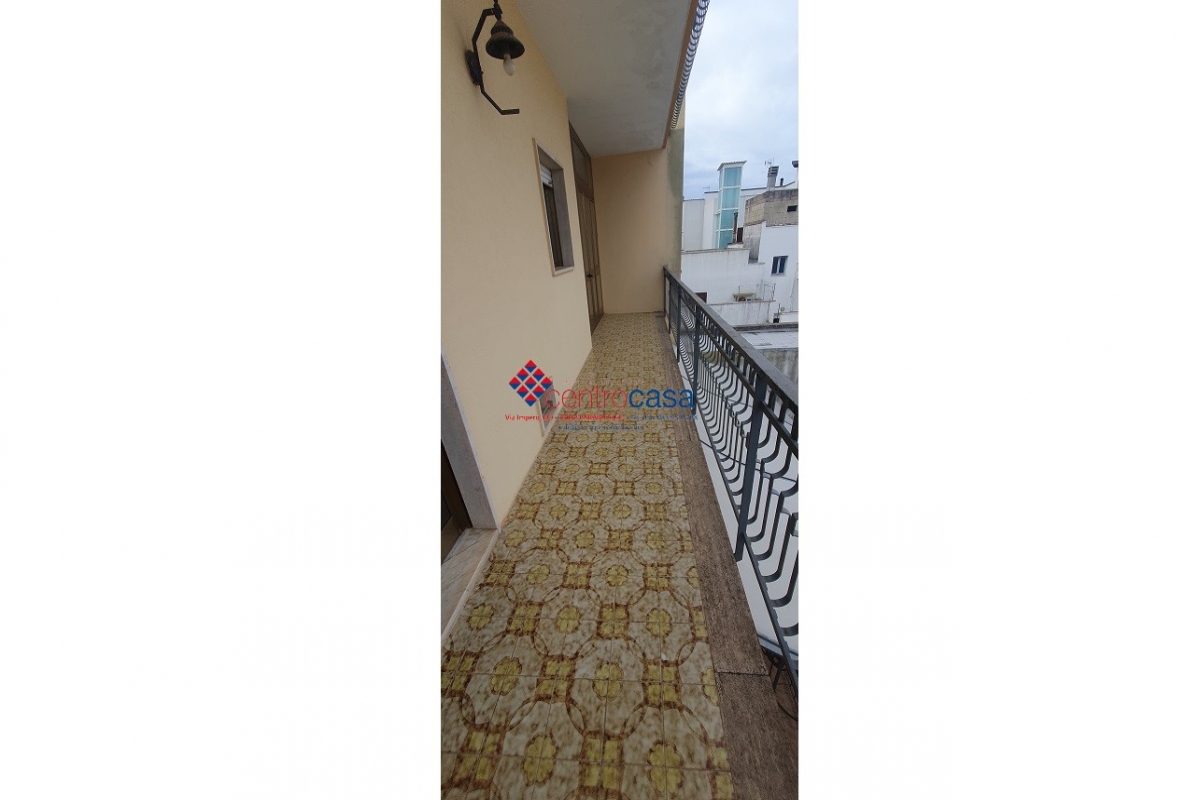 10 balcone retrostante.jpg